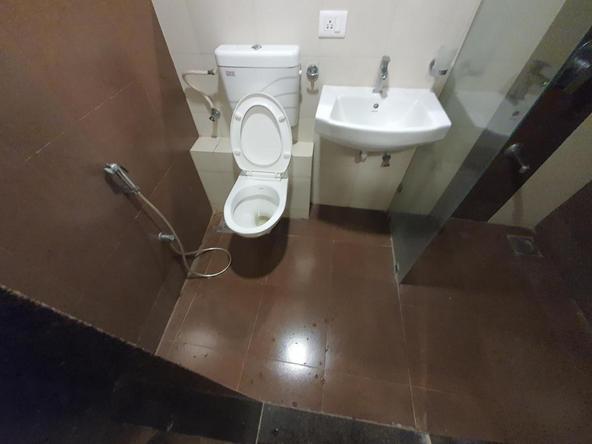 P C Homes At Belliza Near Airport Surat Bagian luar foto